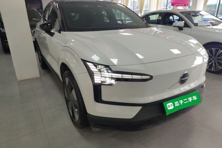 Used Volvo EX30 2025 Rear-Drive Long-Range Plus Model
