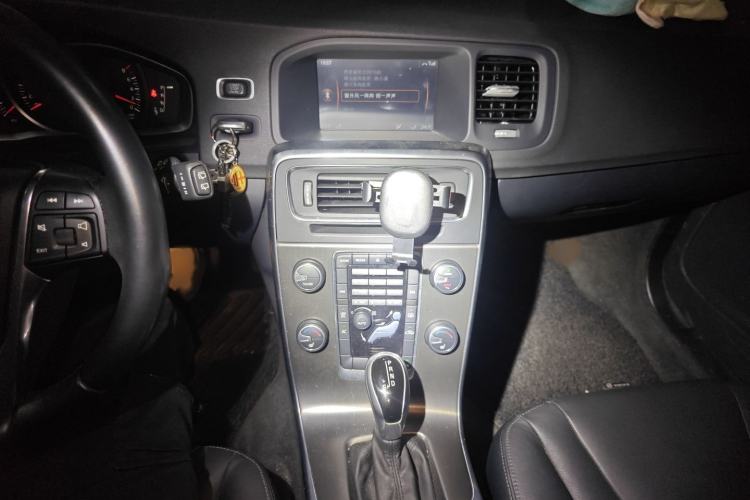 Used Volvo V60 2014 T5 Zhiyi Edition
