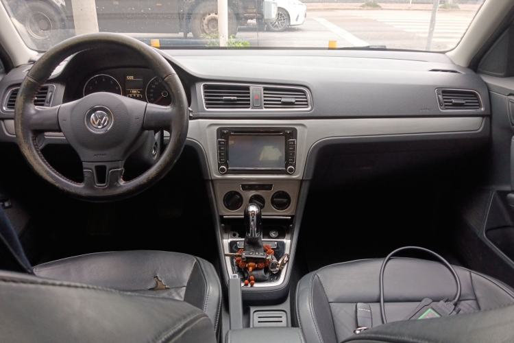 Used Volkswagen Lavida 2013 Restyled Classic 1.6L Automatic Comfort Edition Center Console