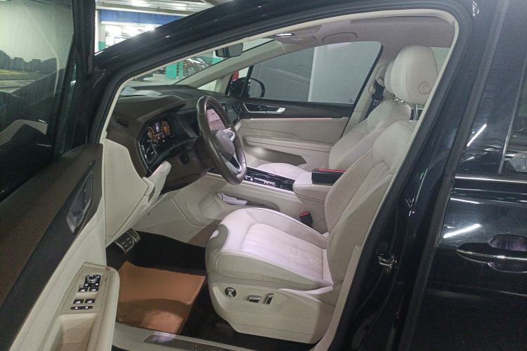 Used Volkswagen Viloran 2023 380TSI Luxury Edition Driver Seat