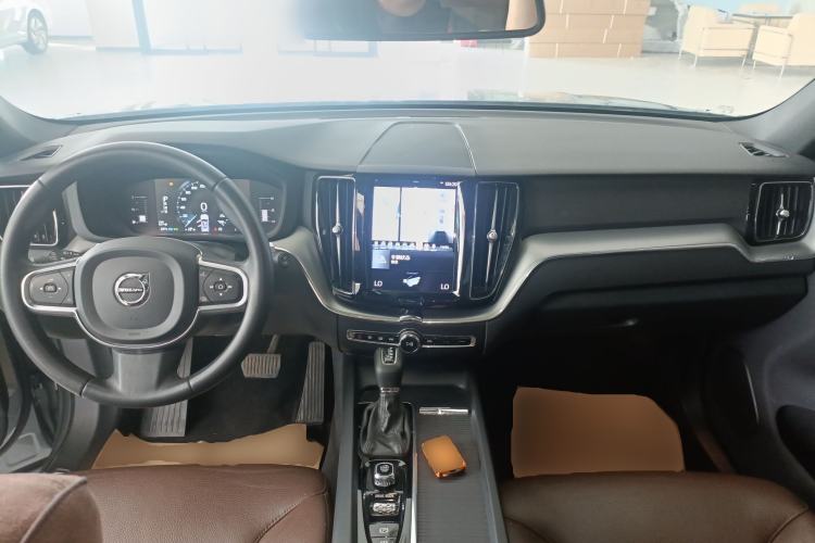 Used Volvo XC60 2021 T5 4x4 Smart Luxury Edition