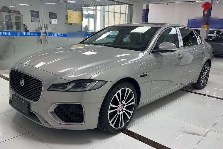 Used Jaguar XFL 2025 Model—2.0T P250, Two-Wheel Drive, Premium Luxury Edition

