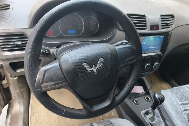 Used Wuling Hongguang 2014 1.5L S Standard Version