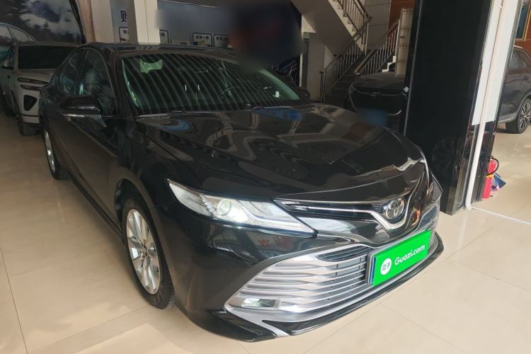 Used Toyota Camry 2019 Revised Version 2.0G Luxury Edition Front Right 45 Deg