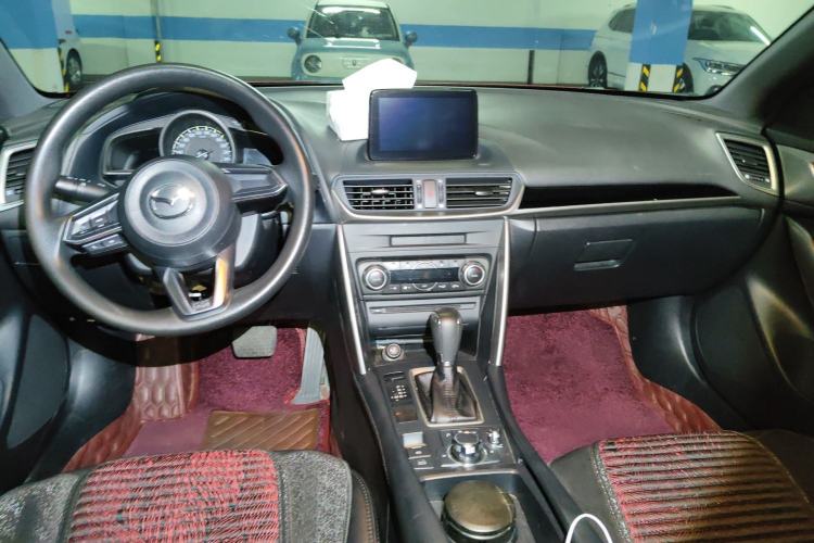 Used Mazda CX-4 2018 2.0L Automatic Two-Wheel Drive Blue Sky Exploration Version China V Standard Center Console