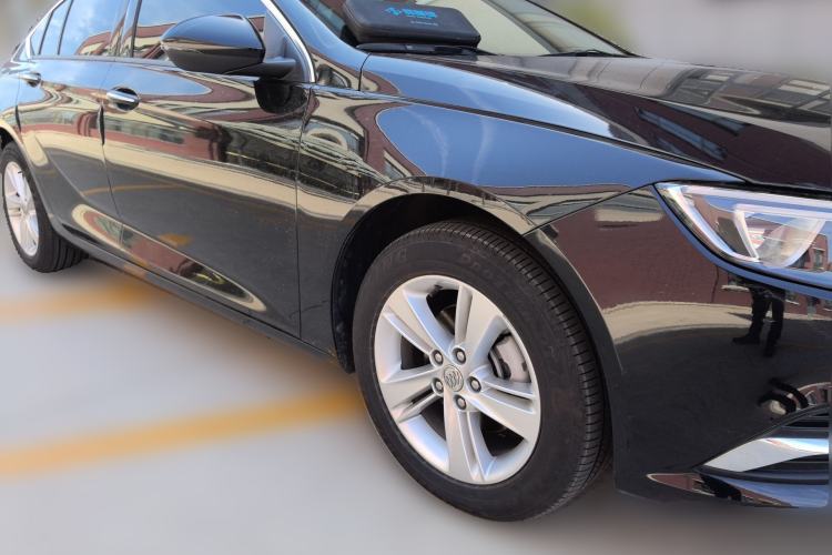 Used Buick Regal 2017 20T Luxury Model Front Right 45 Deg