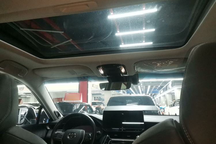 Used Toyota Venza 2023 2.0L CVT Two-Wheel Drive Prestige Version Headliner