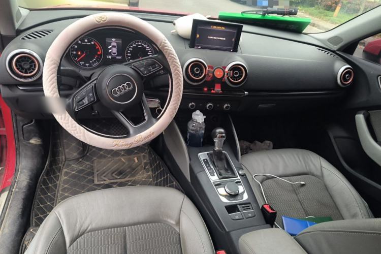 Used Audi A3 2019 Limousine 35 TFSI Fashion Edition China V standard Center Console