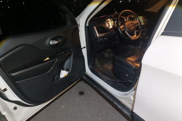 Used Jeep Cherokee 2016 2.0L Superior Edition