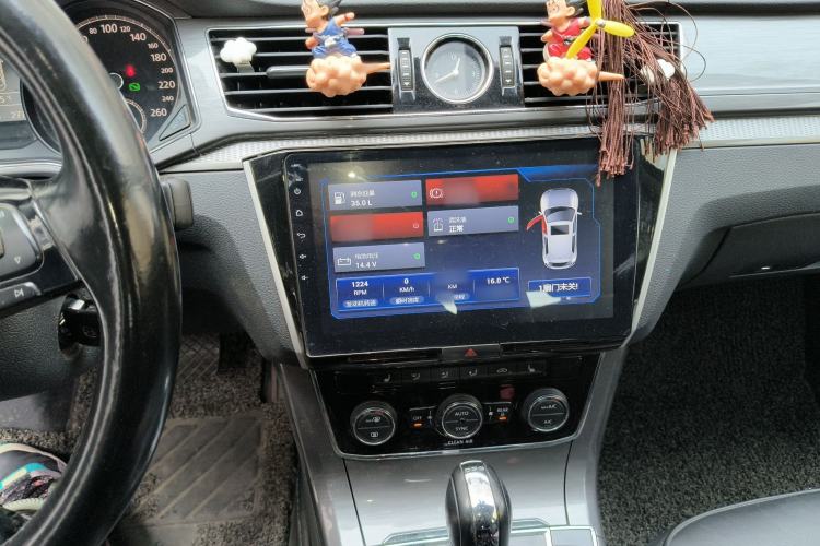 Used Volkswagen Passat 2016 330TSI DSG Luxury Edition Audio And AC Panel