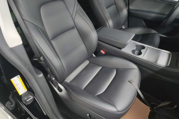 Used Tesla Model Y 2023 Rear-Wheel-Drive Version
