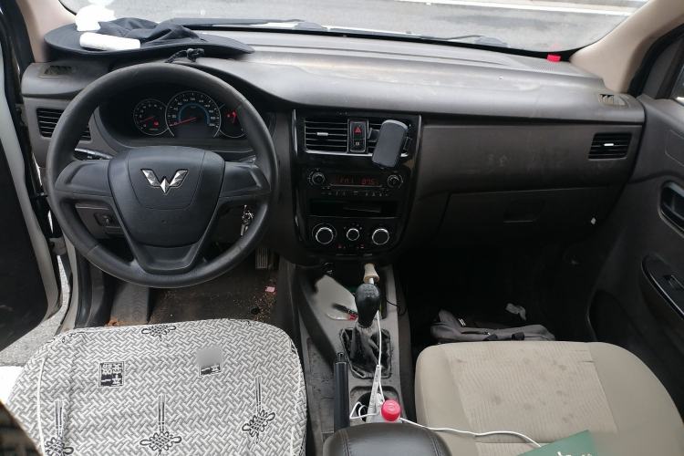 Used Wuling Rongguang V 2016 1.5L Standard Version