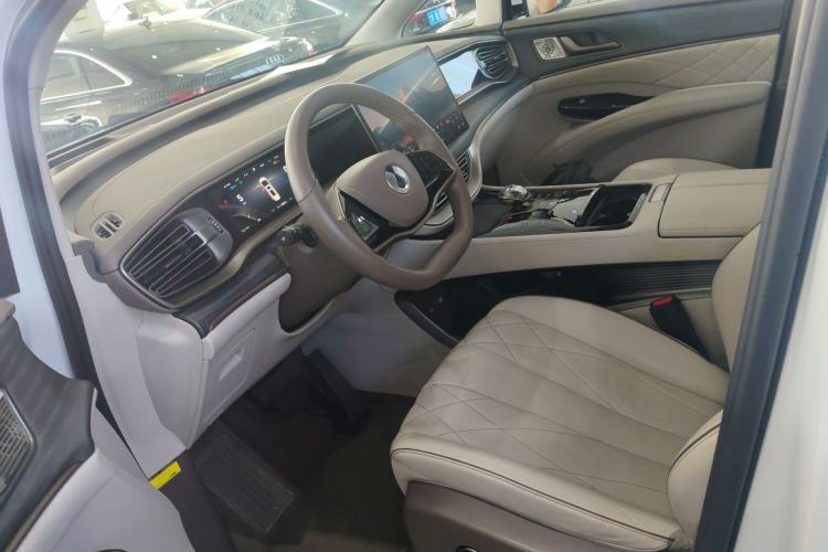 Used Denza D9 2022 DM-i 970 Four-Wheel Drive Prestige Model
