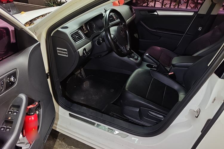 Used Volkswagen Sagitar 2014 Revised Version 1.4TSI Automatic Luxury Edition Interior 3