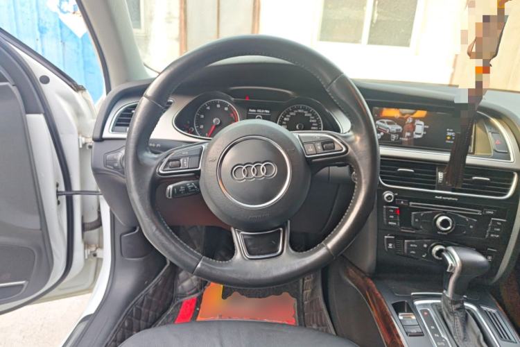 Used Audi A4L 2013 35 TFSI Automatic Comfort Model Steering Wheel