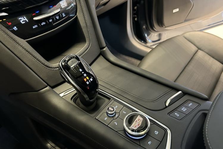 Used Cadillac XT6 2025 2.0T Six-Seater Four-Wheel-Drive Luxury Executive Classic Edition
