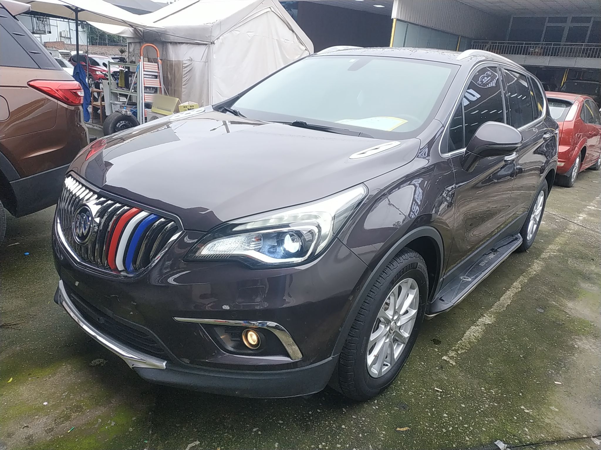 Под передней частью автомобиля