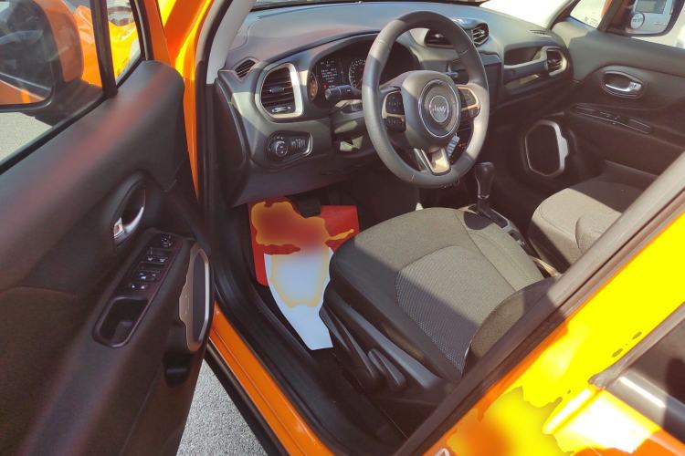 Used Jeep Renegade 2018 Connected Large Screen Version 180T Automatic High-Energy Edition
