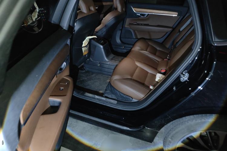 Used Volvo S90 New Energy 2023 T8 Plug-in Hybrid All-Wheel Drive Long-Range Zhiyi Luxury Edition Left Rear Seat