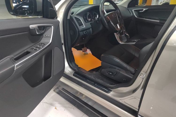 Used Volvo XC60 2017 T5 AWD Smart Upgrade Edition
