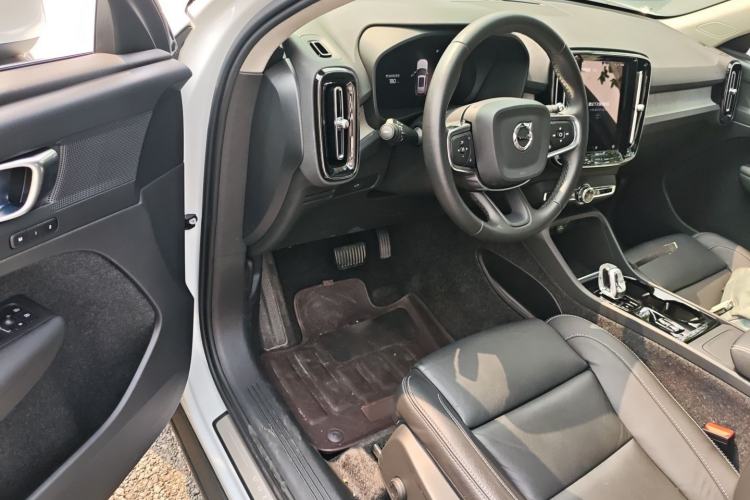 Used Volvo XC40 2024 B4 4x4 Smart Luxury Edition Driver Seat