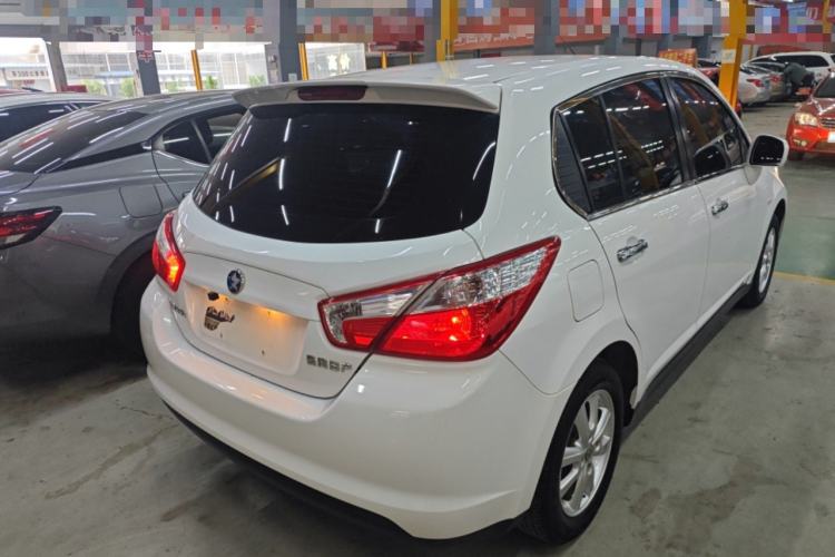 Used Venucia R50 2015 1.6L Manual Fashion Edition
