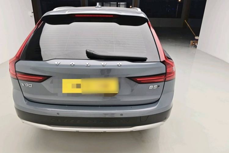 Used Volvo V90 2022 Cross Country B5 AWD Prestige Edition