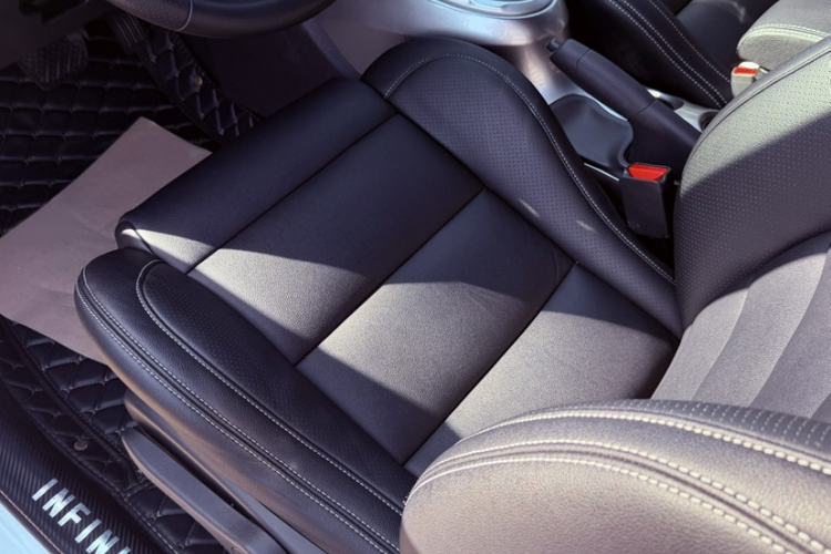 Used Infiniti ESQ 2014 1.6L Spontaneous Edition
