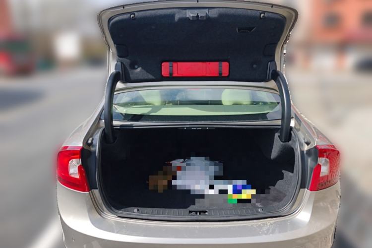 Used Volvo S60 2014 S60L 2.0T Zhiyuan Edition
