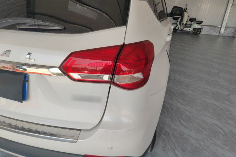 Used Haval H2 2018 Chuanxiang Edition Blue Badge 1.5T Manual Two-Wheel Drive Fashionable Model