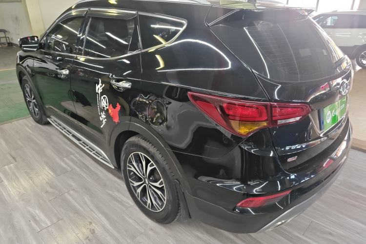 Used Hyundai Santa Fe 2017 2.4L Automatic Two-Wheel Drive Smart Version 5 Seats Exterior 2