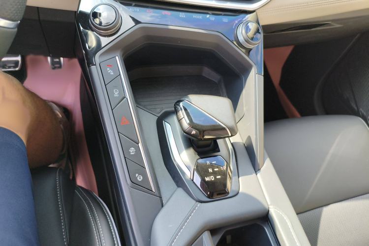 Used Lynk & Co 06 2021 1.5T Shero Pink Special Edition