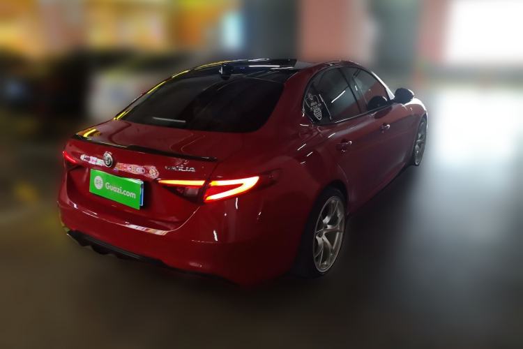 Used Alfa Romeo Giulia 2017 2.0T 200HP Luxury Edition
