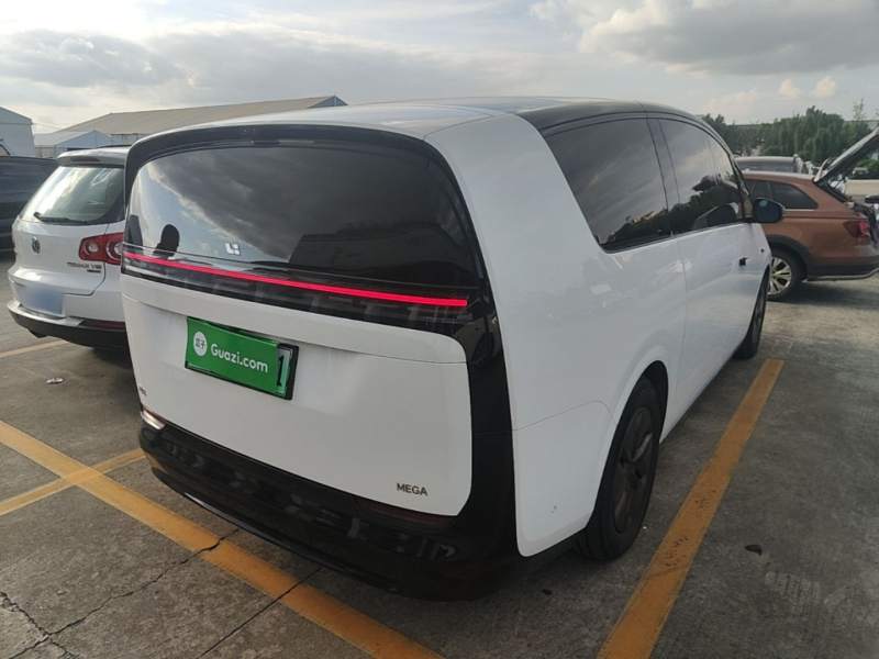 Used Li Auto MEGA 2025 Home Family Special Edition — 6