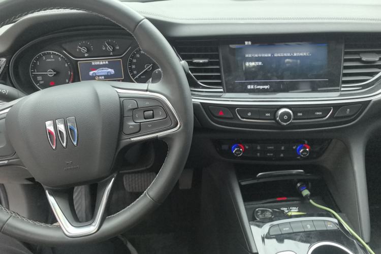 Used Buick Regal 2024 25T Deluxe Edition Center Console