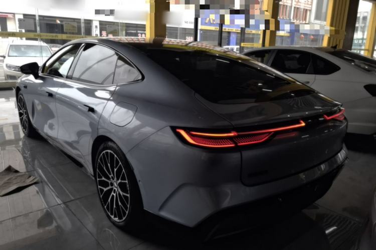 Used Geely Galaxy E8 2025 620 km All-Wheel Drive Starship LiDAR-Enabled Intelligent Driving Version Exterior 2