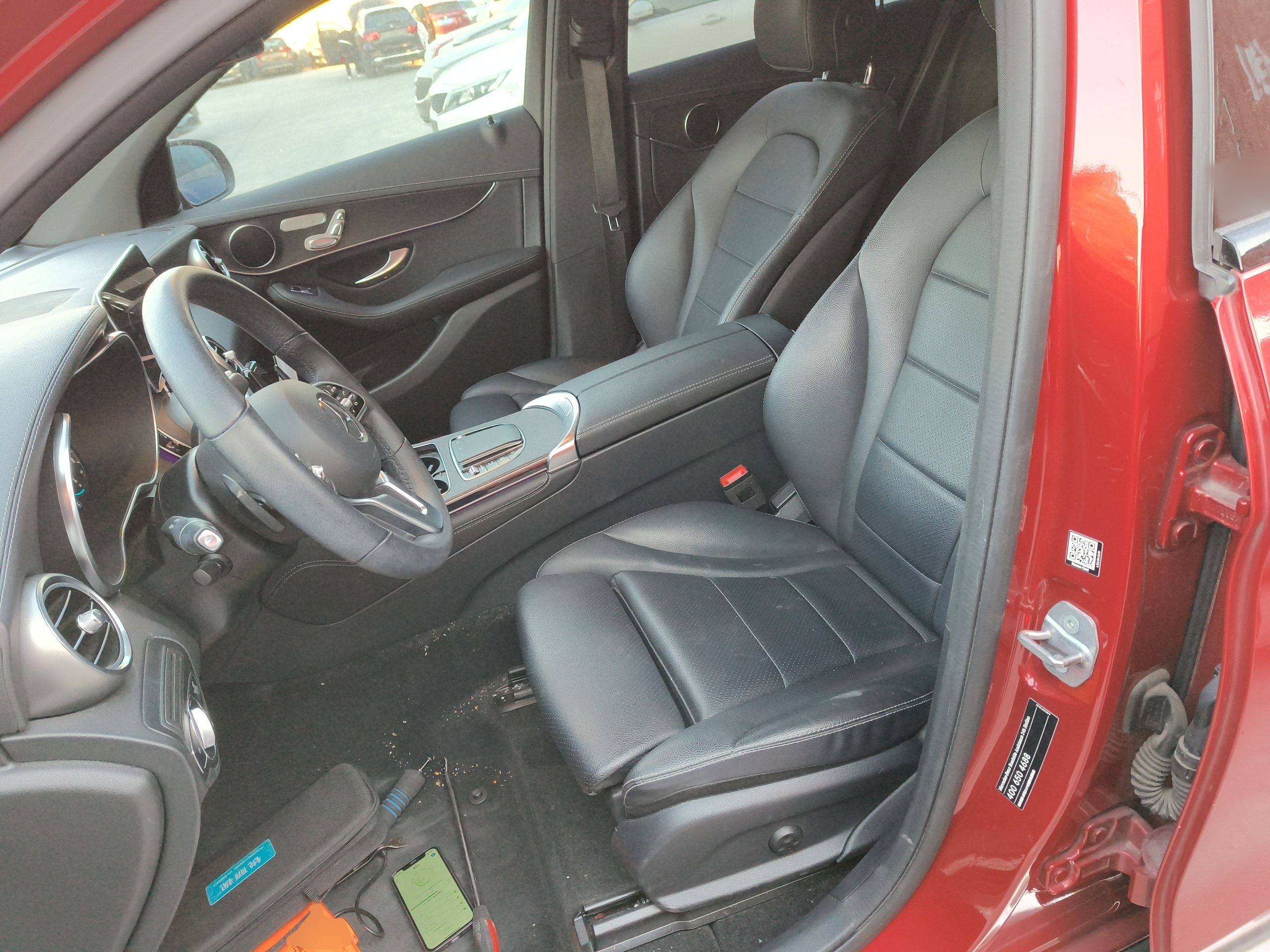 Переднее сиденье в автомобиле