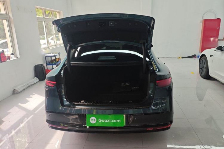 Used Nissan N7 2025 625 Max Trunk