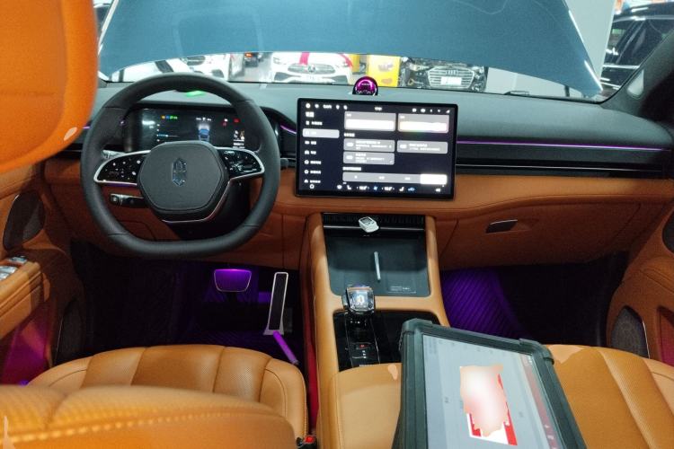 Used Hima AITO M7 2024 1.5T Intelligent Driving 4WD Ultra Version 6 Seats Center Console