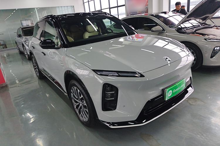 Used Nio ES6 2025 75 kWh Front Right 45 Deg