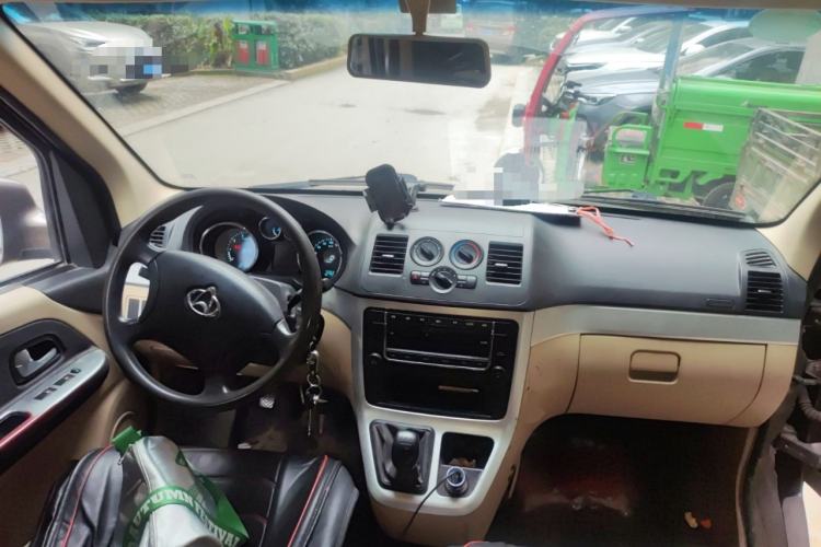 Used CHANGAN KAICHENG Ruixing M90 2017 2.0L Value Edition 6-Seater Hatchback 4G94S Center Console