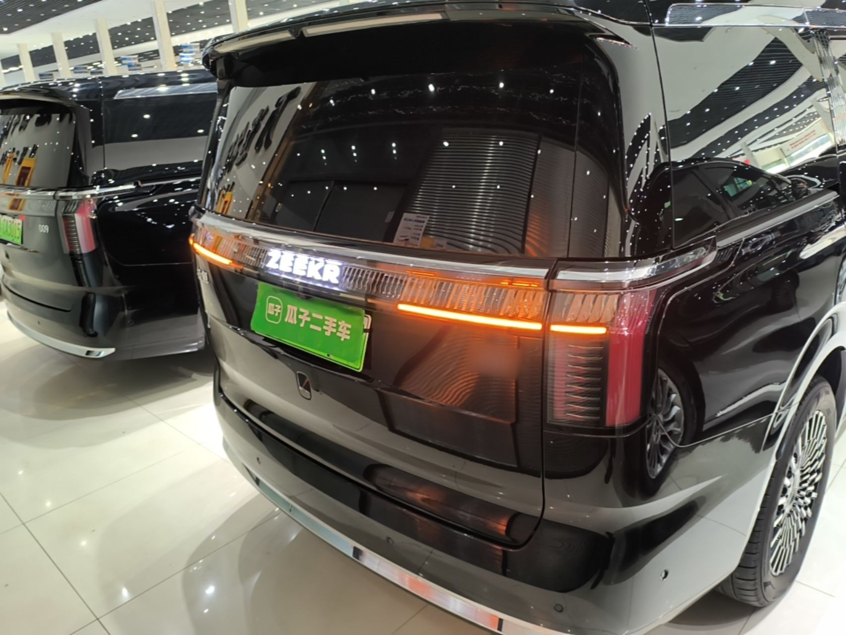 Zeekr 009 2024 7-Seater Walk-Through Version Four-Wheel Drive 108 kWh — снимка 5