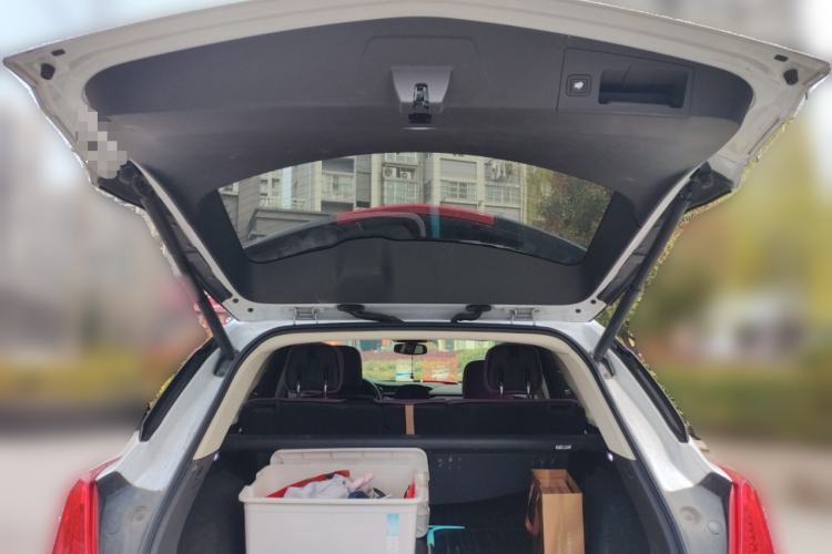 Used Cadillac XT5 2016 25T Luxury Model Trunk