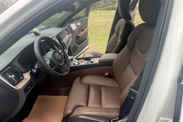 Used Volvo XC60 2024 B5 4x4 Smart Luxury Edition
