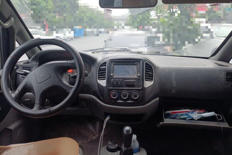 Used FORTHING Lingzhi 2014 M3 1.6L 7-Seater Comfort Model Center Console