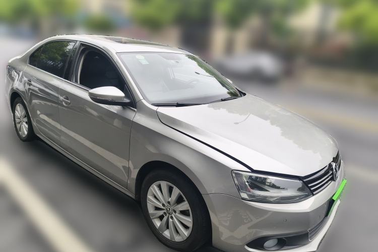 Used Volkswagen Sagitar 2014 1.4TSI Automatic Luxury Model Front Right 45 Deg