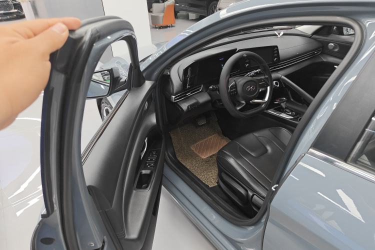 Used Hyundai Elantra 2021 1.5L CVT GLX Elite Edition Driver Seat