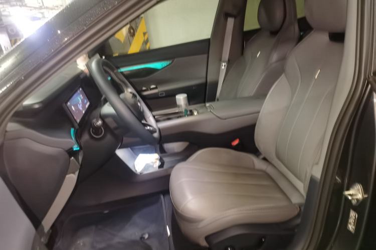 Used Lynk & Co 07 2024 EM-P 126 Long-Range Halo Left Front Seat