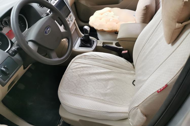 Used Ford Focus 2013 Sedan Classic 1.8L Manual Base Model
