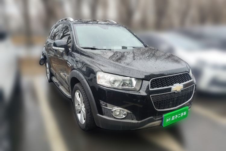 Used Chevrolet Captiva 2012 2.4L 4x4 Flagship Edition 7 Seats Front Right 45 Deg